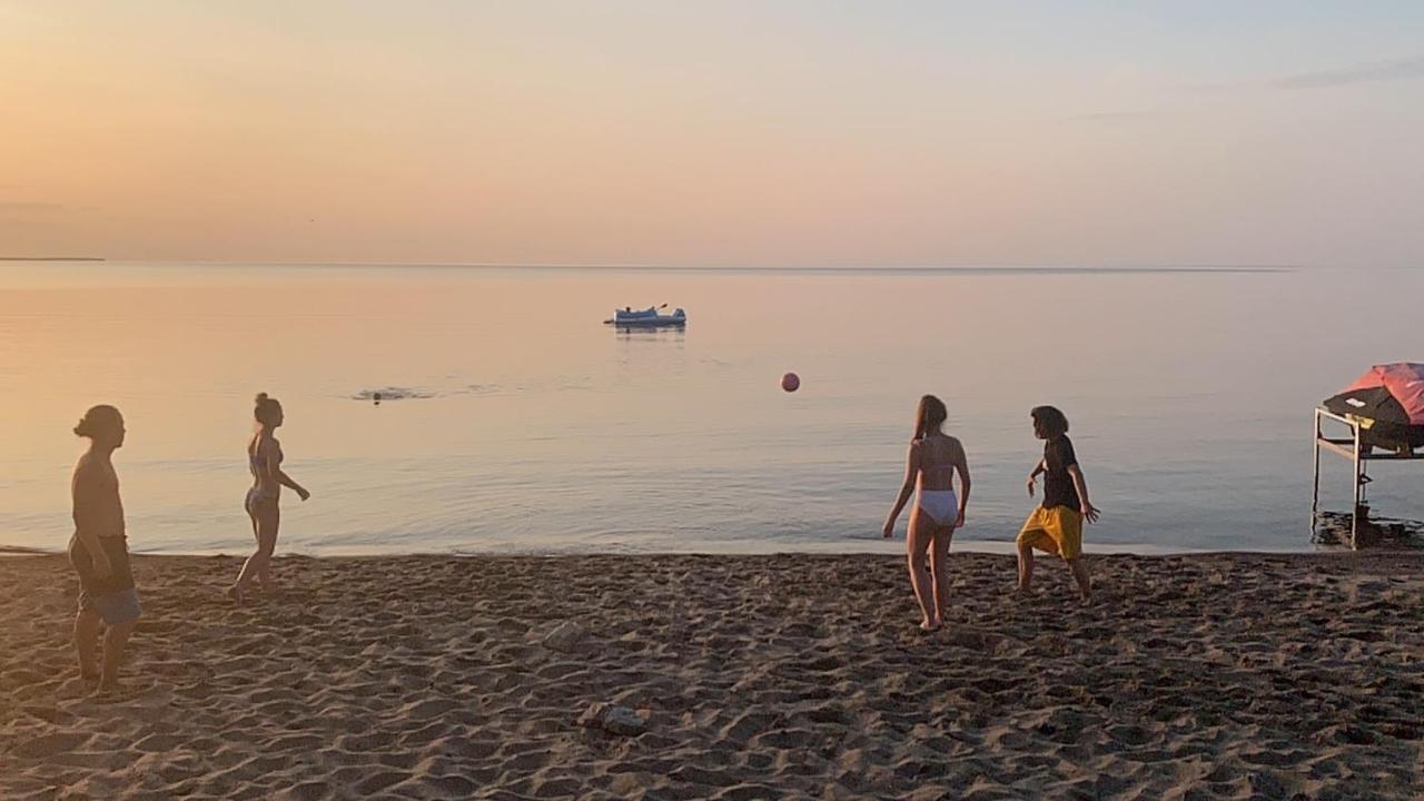 Maison Sur Le Lac Desbiens Экстерьер фото
