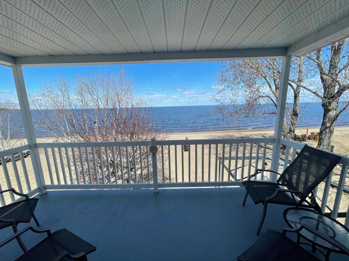 Maison Sur Le Lac Desbiens Экстерьер фото